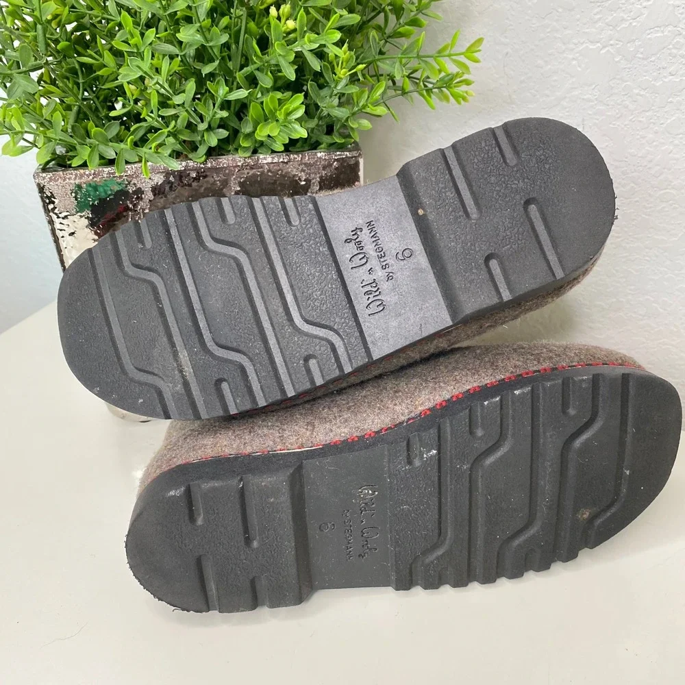 Wild‎ 'n Wooly by Stegmann Women's Gray Felt Lace-Up Ankle Boots Red Trim Size 6 - Picture 7 of 9